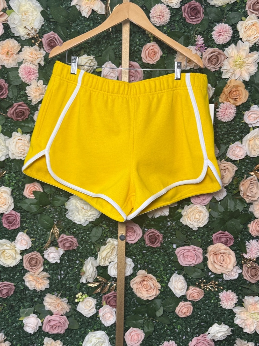 Lululemon Scuba Mid Rise Oversize Short in Maize Yellow NWT